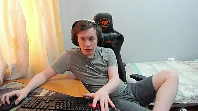 iliaskrislove online show from February 12, 5:46 am