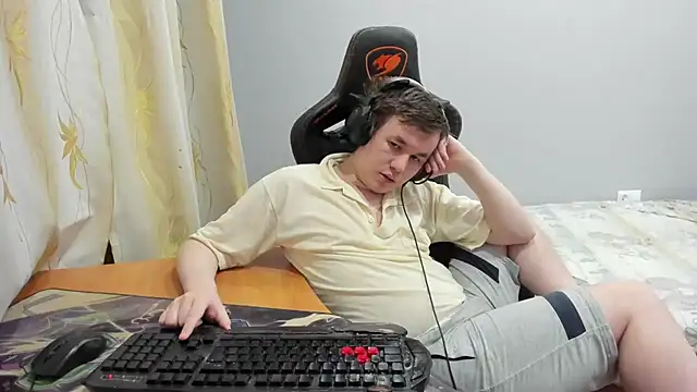 iliaskrislove online show from February 19, 9:00 pm