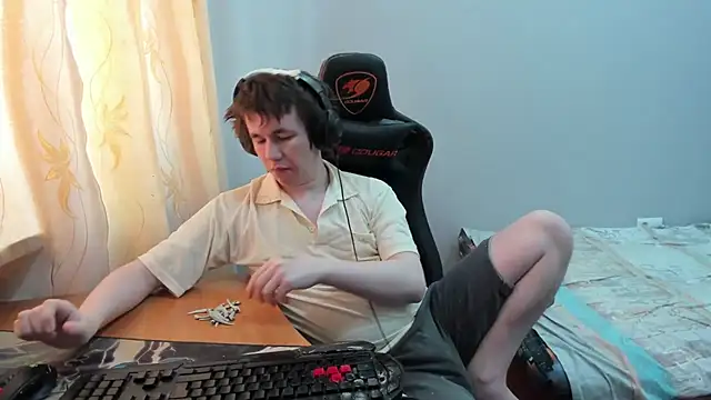 iliaskrislove online show from March 13, 8:10 am