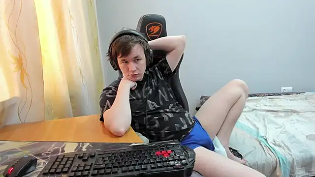 iliaskrislove online show from April 2, 3:04 am