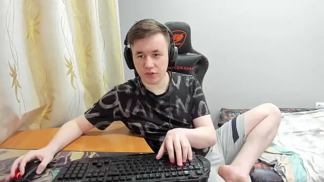 iliaskrislove online show from April 29, 6:03 pm