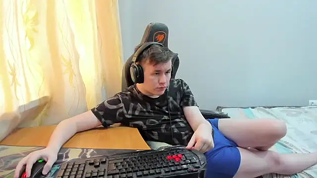 iliaskrislove online show from April 30, 6:09 am