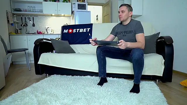 littlesweettifany online show from December 21, 9:12 am