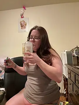 Snapshot of FreakNastyLacie chatting on January 26, 2:56 am FreakNastyLacie online show from January 26, 2:56 am