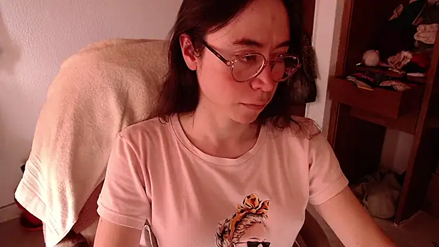 emily pearl  online show from November 10, 8:19 pm