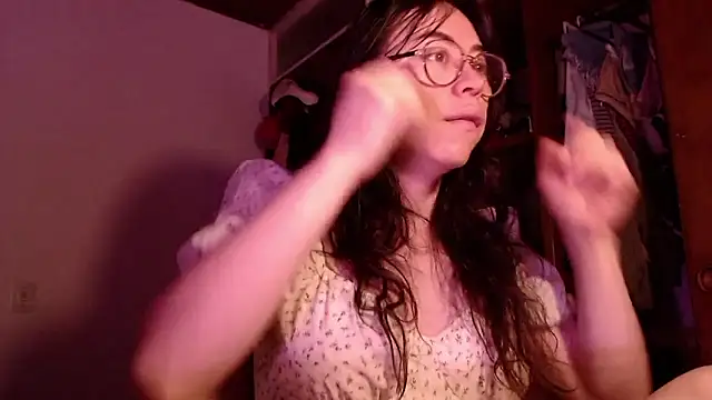 emily pearl  online show from January 19, 11:03 am