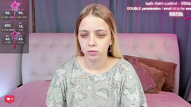 Snapshot of Alice_Halle chatting on October 10, 1:37 am Alice Halle online show from October 10, 1:37 am