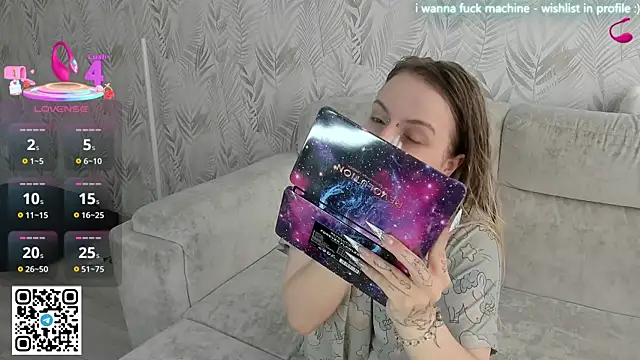 Snapshot of Alice_Halle chatting on April 8, 8:36 am Alice Halle online show from April 8, 8:36 am