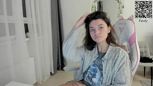 Snapshot of MashkaRay chatting on December 21, 1:29 pm MashkaRay online show from December 21, 1:29 pm