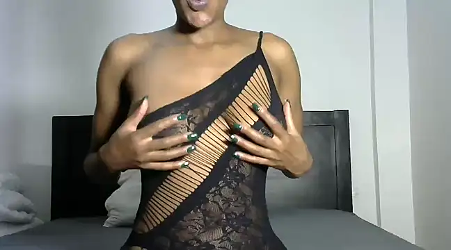 Snapshot of sexymelisah chatting on December 19, 4:02 am sexymelisah online show from December 19, 4:02 am