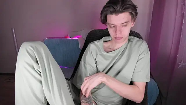 Liam sexy1 online show from March 18, 1:20 pm