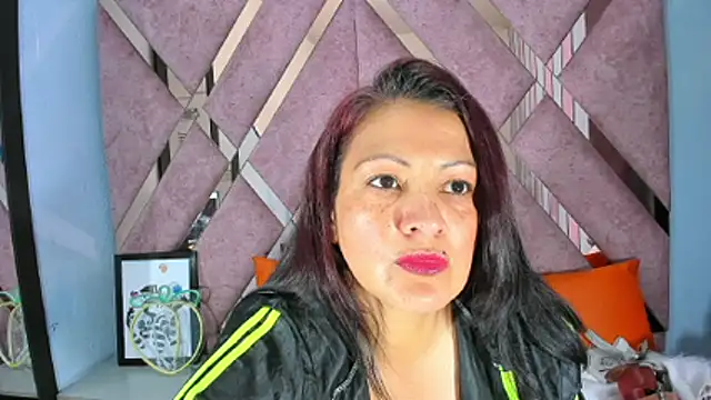 Mulan sexy01 online show from May 5, 7:33 pm