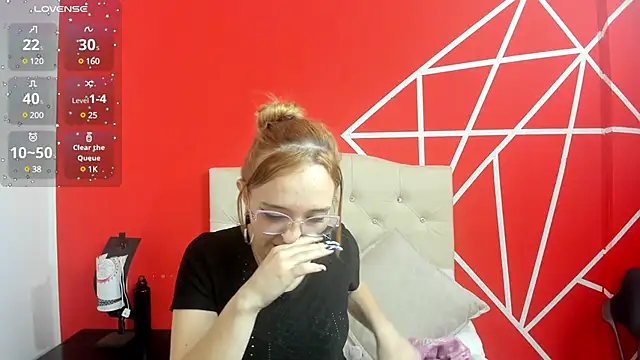 Liaroberts1 online show from January 4, 12:05 pm