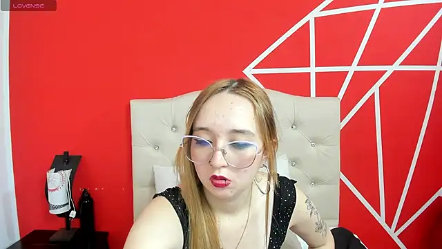 Liaroberts1 online show from January 13, 3:04 pm