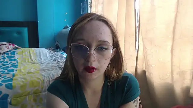 Liaroberts1 online show from February 1, 6:08 pm