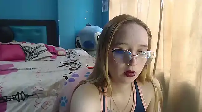 Liaroberts1 online show from February 13, 6:16 pm