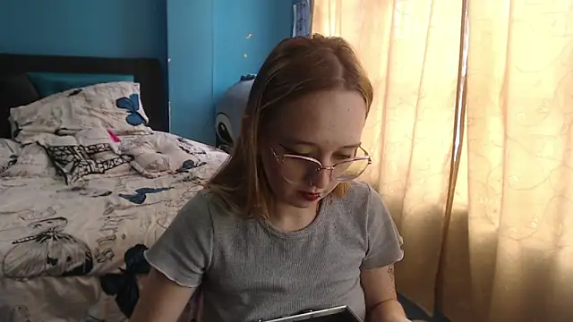 Liaroberts1 online show from February 18, 5:53 pm