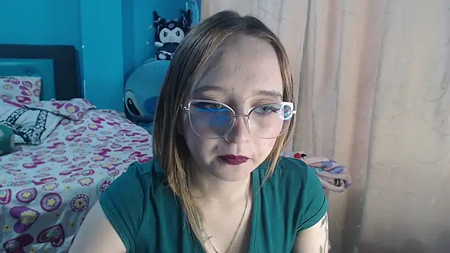 Liaroberts1 online show from March 4, 11:51 am