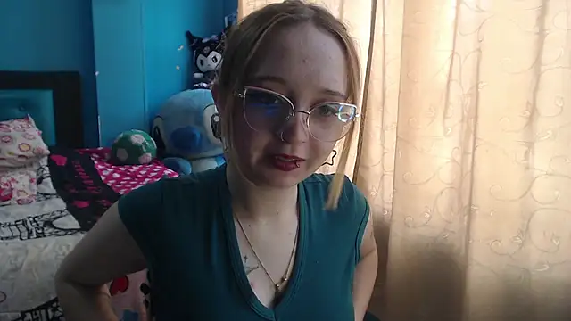 Liaroberts1 online show from March 18, 2:59 pm