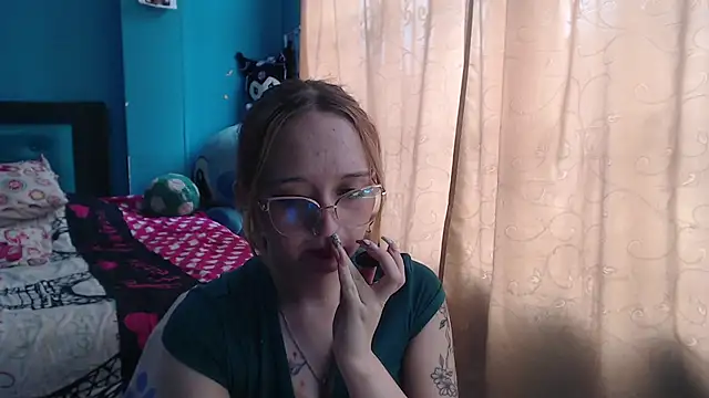 Liaroberts1 online show from March 18, 6:04 pm