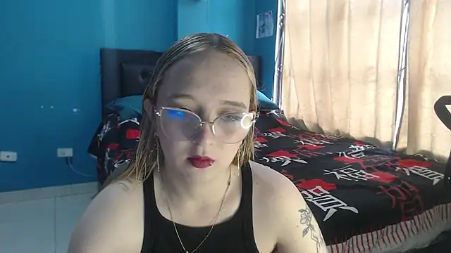 Liaroberts1 online show from September 20, 11:55 am