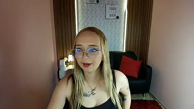 Liaroberts1 online show from June 22, 1:30 pm