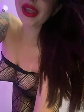 Snapshot of GoodGirll2133 chatting on December 18, 10:30 am GoodGirll2133 online show from December 18, 10:30 am