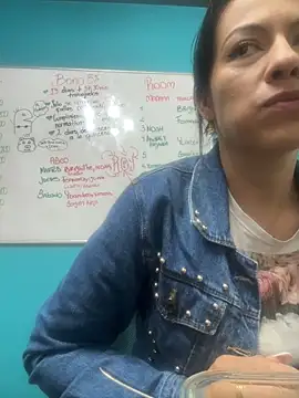 shayla s online show from December 5, 7:17 pm