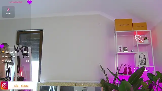 ArianaArianna online show from May 11, 2:45 pm