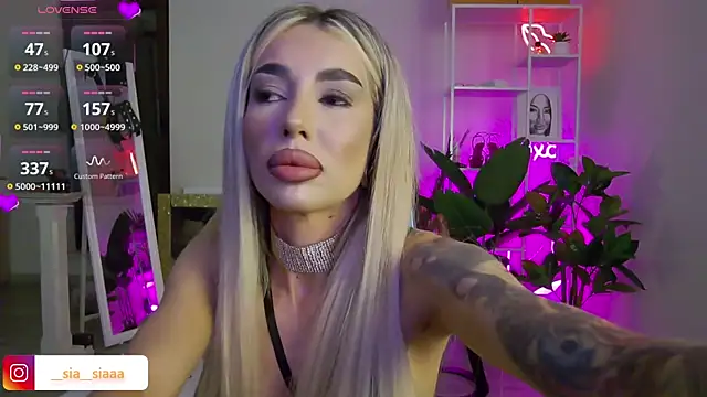 ArianaArianna online show from May 19, 6:25 pm