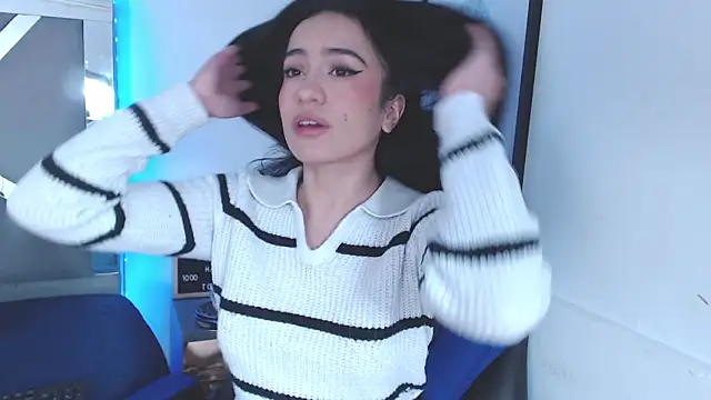 Snapshot of ZaraDames_ chatting on December 24, 3:05 am ZaraDames online show from December 24, 3:05 am