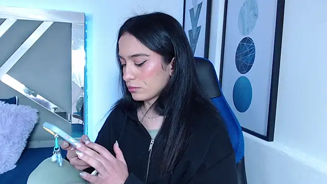 Snapshot of ZaraDames_ chatting on December 28, 4:41 am ZaraDames online show from December 28, 4:41 am