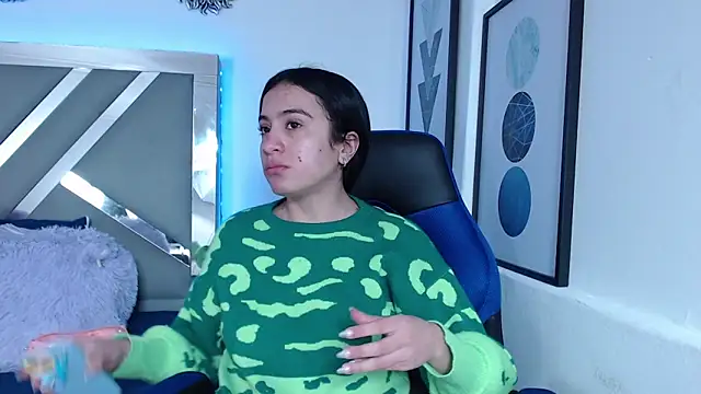 Snapshot of ZaraDames_ chatting on December 30, 12:54 am ZaraDames online show from December 30, 12:54 am