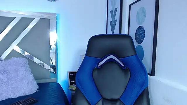 Snapshot of ZaraDames_ chatting on January 17, 5:21 am ZaraDames online show from January 17, 5:21 am