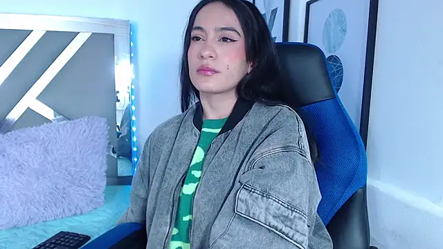 Snapshot of ZaraDames_ chatting on January 24, 3:54 am ZaraDames online show from January 24, 3:54 am