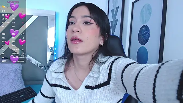 Snapshot of ZaraDames_ chatting on February 12, 5:05 am ZaraDames online show from February 12, 5:05 am