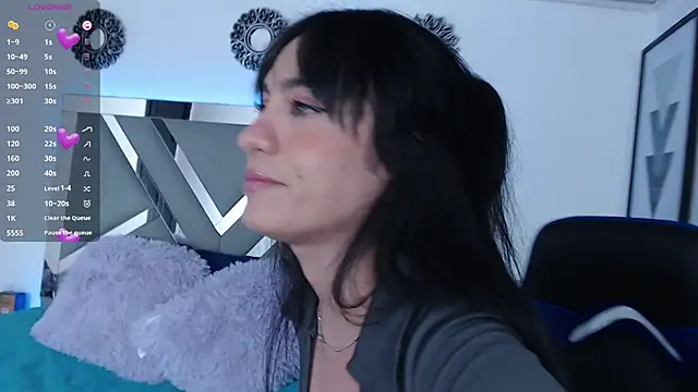 Snapshot of ZaraDames_ chatting on February 13, 4:22 am ZaraDames online show from February 13, 4:22 am