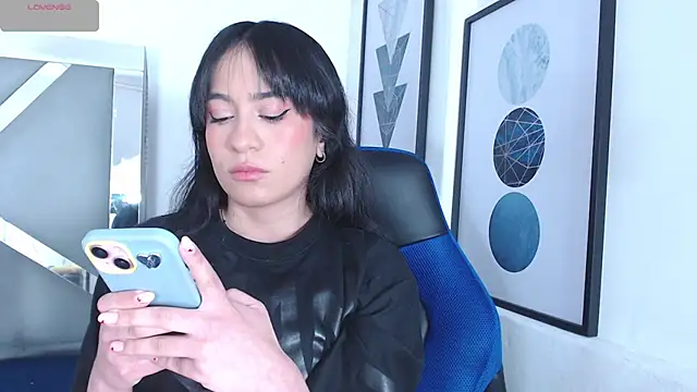 Snapshot of ZaraDames_ chatting on February 19, 3:50 am ZaraDames online show from February 19, 3:50 am