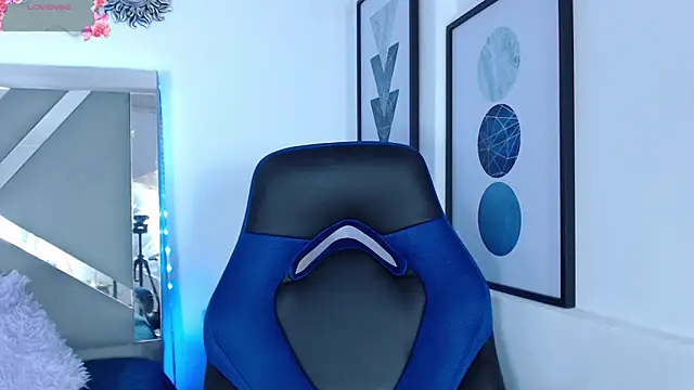 Snapshot of ZaraDames_ chatting on March 8, 5:17 am ZaraDames online show from March 8, 5:17 am