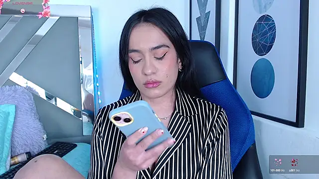 Snapshot of ZaraDames_ chatting on March 13, 7:31 am ZaraDames online show from March 13, 7:31 am