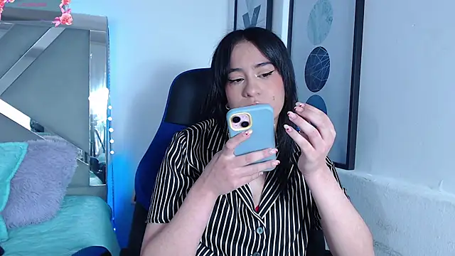 Snapshot of ZaraDames_ chatting on March 22, 5:28 am ZaraDames online show from March 22, 5:28 am