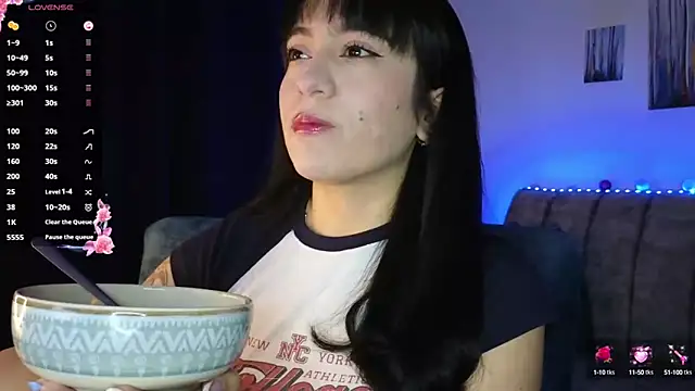 Snapshot of ZaraDames_ chatting on September 25, 3:43 am ZaraDames online show from September 25, 3:43 am