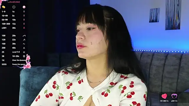 Snapshot of ZaraDames_ chatting on October 7, 3:47 am ZaraDames online show from October 7, 3:47 am