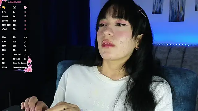 Snapshot of ZaraDames_ chatting on October 11, 2:33 am ZaraDames online show from October 11, 2:33 am