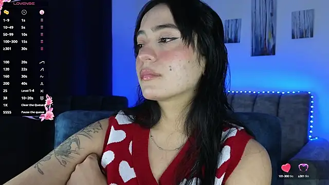 Snapshot of ZaraDames_ chatting on October 18, 2:25 am ZaraDames online show from October 18, 2:25 am