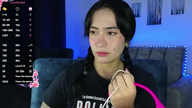 Snapshot of ZaraDames_ chatting on October 23, 4:01 am ZaraDames online show from October 23, 4:01 am