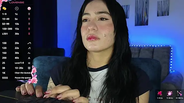 Snapshot of ZaraDames_ chatting on October 24, 3:14 am ZaraDames online show from October 24, 3:14 am