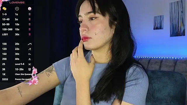 Snapshot of ZaraDames_ chatting on October 25, 2:19 am ZaraDames online show from October 25, 2:19 am