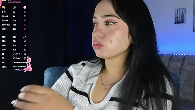 Snapshot of ZaraDames_ chatting on October 31, 2:56 am ZaraDames online show from October 31, 2:56 am