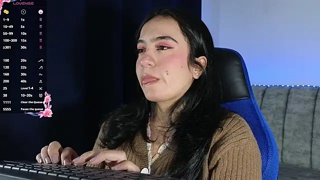 Snapshot of ZaraDames_ chatting on April 7, 3:07 am ZaraDames online show from April 7, 3:07 am